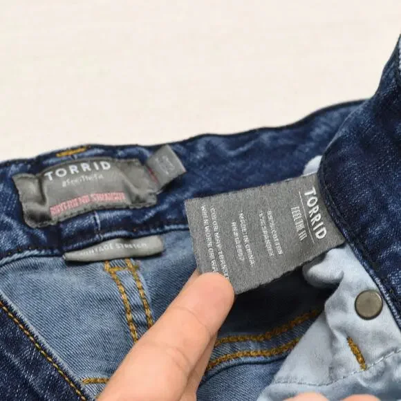 Torrid Women's Boyfriend Straight Jeans Solid Stretch Cotton Blend Blue Size 18T - Picture 7 of 8